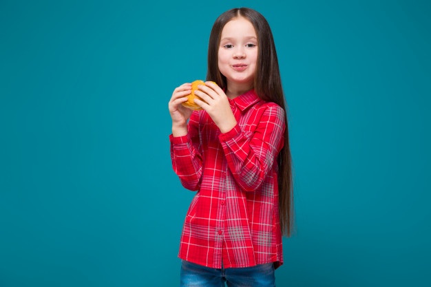 Le tout premier burger sucré débarque chez McDo !