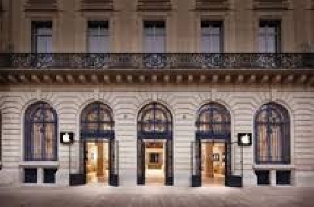 La célèbre boîte de nuit parisienne le Queen cède sa place à une boutique Apple