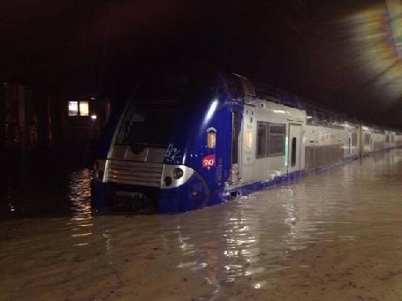 Le trafic de la SNCF toujours perturbé entre Marseille et Nice suite aux inondations