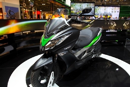 Kawasaki présente son premier scooter 125 cm