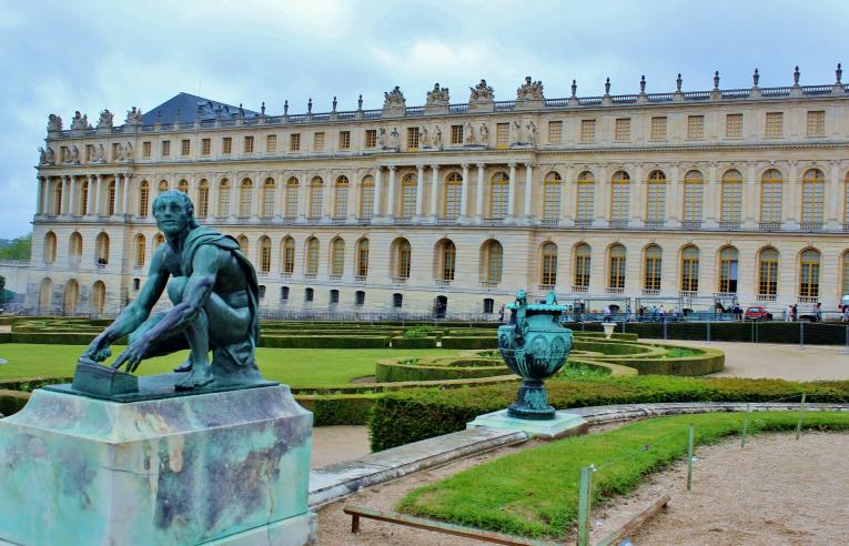 Vue extérieure du château de Versailles