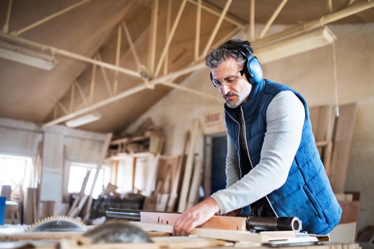 Contacter par téléphone avec le SAV de Ambiance Bois