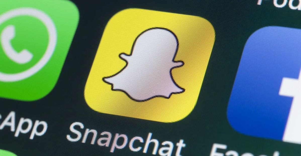 Télephone information entreprise  Snapchat a déjà des filtres pour tester la coupe de vos vêtements