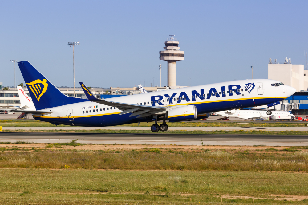 Télephone information entreprise  Ryanair soumet à l’UE 1,1 million de signatures pour la protection des survols en France
