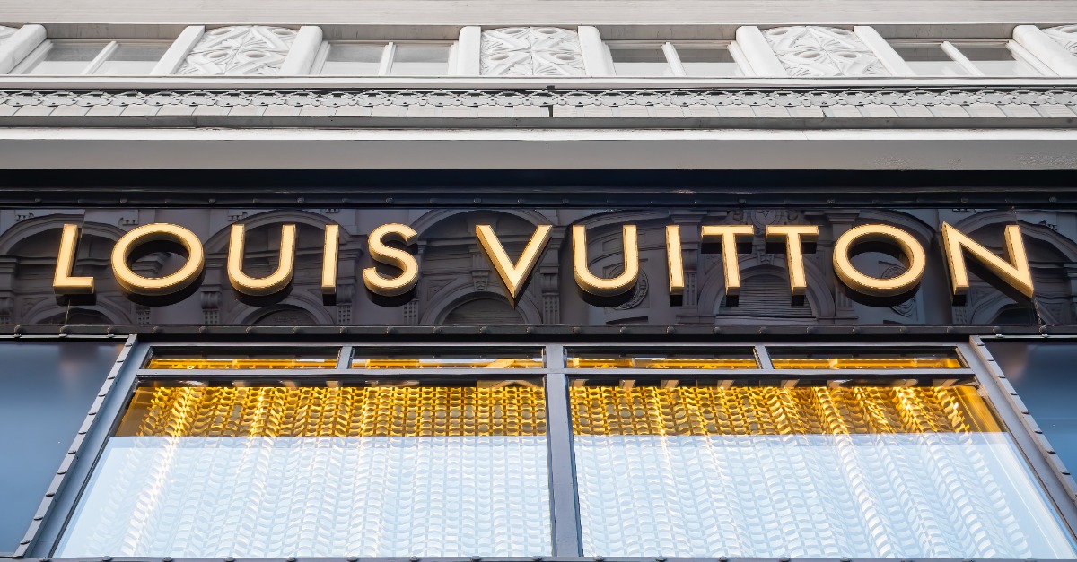 Louis Vuitton se ‘serre la ceinture’ et sous-traite pour la première fois en Espagne