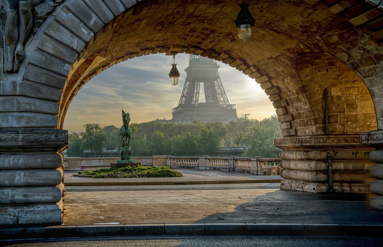 Appeler par téléphone le service clientOù appeler pour visiter Paris et voir la Tour Eiffel