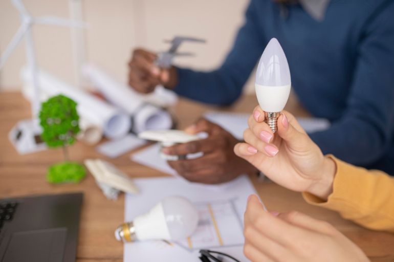 Télephone information entreprise Énergie en Évolution : Naviguer à travers les Défis de l'Électricité et du Gaz Naturel dans un Monde en Mutation
