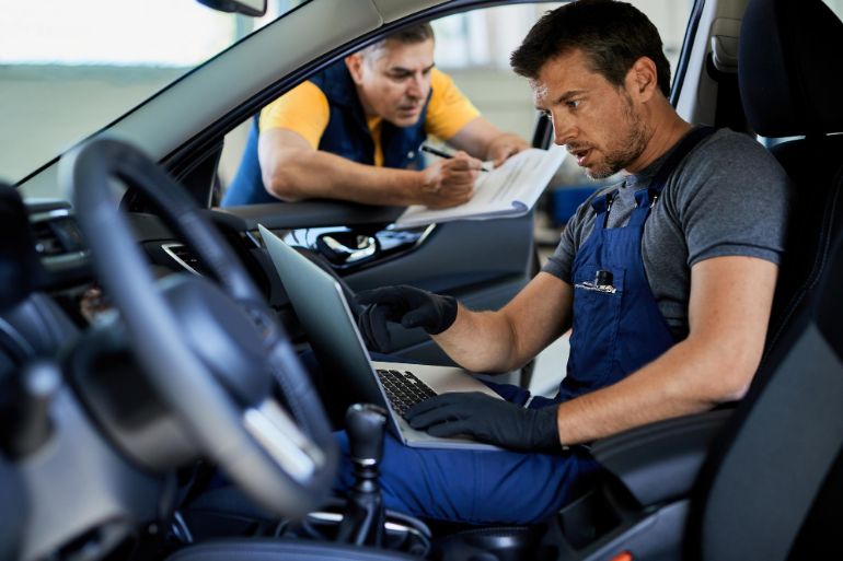 .Technicienne de Climatisation Automobile