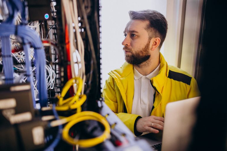 Technicienne de télécommunications
