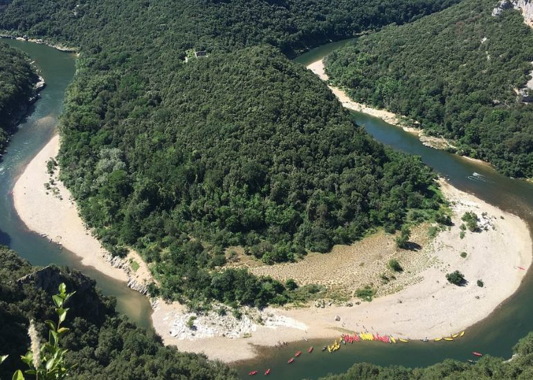 Contacter par téléphone avec le SAV de Découvrez les Gorges de l’Ardèche : Une Aventure en Plein Air au Cœur de la Nature