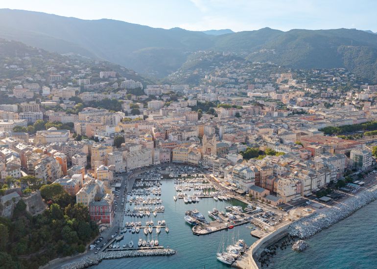 Contacter par téléphone avec le SAV de Explorez la Beauté de Bastia : Citadelle et Port sur la Côte Méditerranéenne
