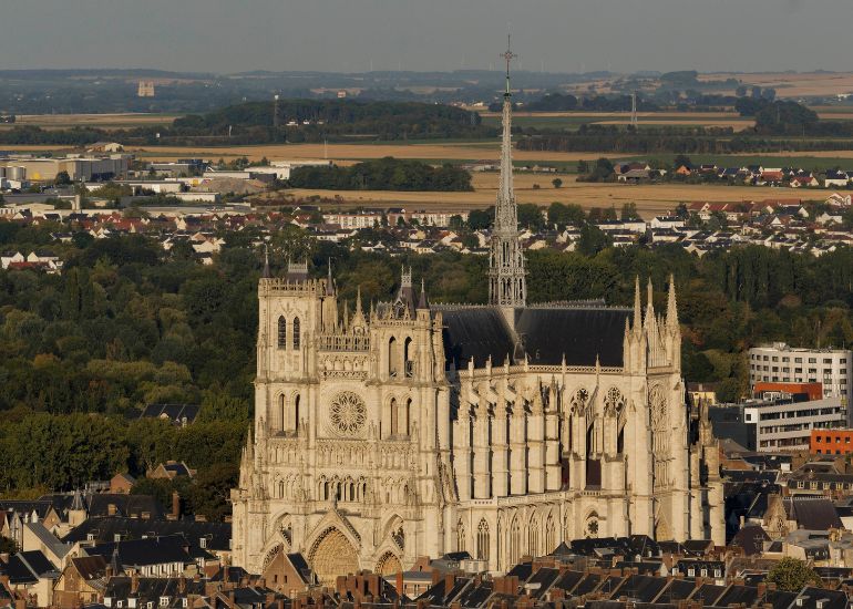 Téléphone pour contacter avec Découvrez la Splendeur de la Cathédrale d’Amiens en Picardie