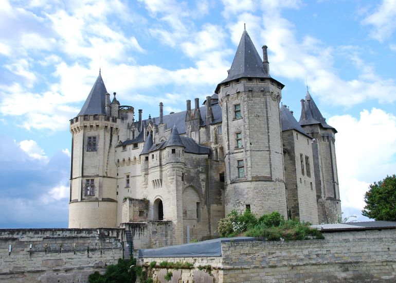 Joindre par téléphone avec la entreprise Découvrez le Château de Saumur : Une Splendeur Renaissance au Bord de la Loire