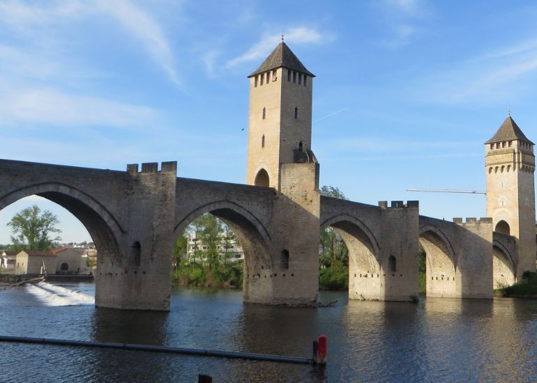 Téléphone et service client de Le Pont Valentré à Cahors : Un Joyau Médiéval au Bord du Lot