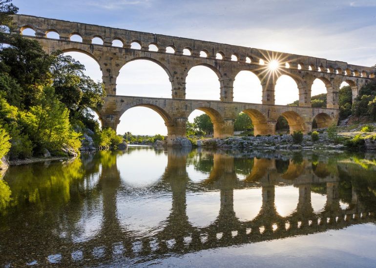 SAV numéro téléphone direct Découvrez la Beauté Impressionnante du Pont du Gard en Occitanie