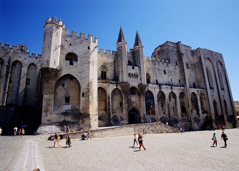 Téléphone de le service client de Explorez le Palais des Papes : un chef-d’œuvre gothique chargé d’histoire papale