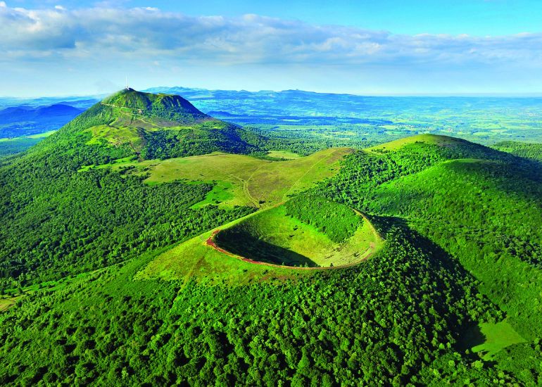 Téléphone et service client de Découvrez le Puy de Dôme : Un Volcan Dormant Offrant un Panorama Panoramique Exceptionnel