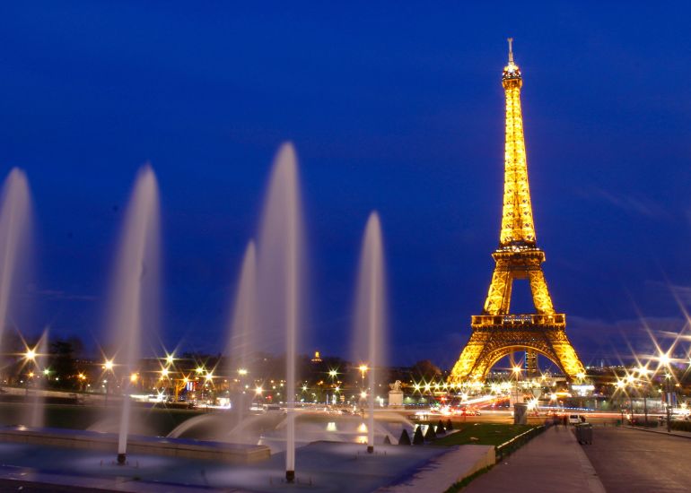 Trouver le téléphone direct de le SAV de Découvrez la Tour Eiffel : Symbole Iconique de Paris