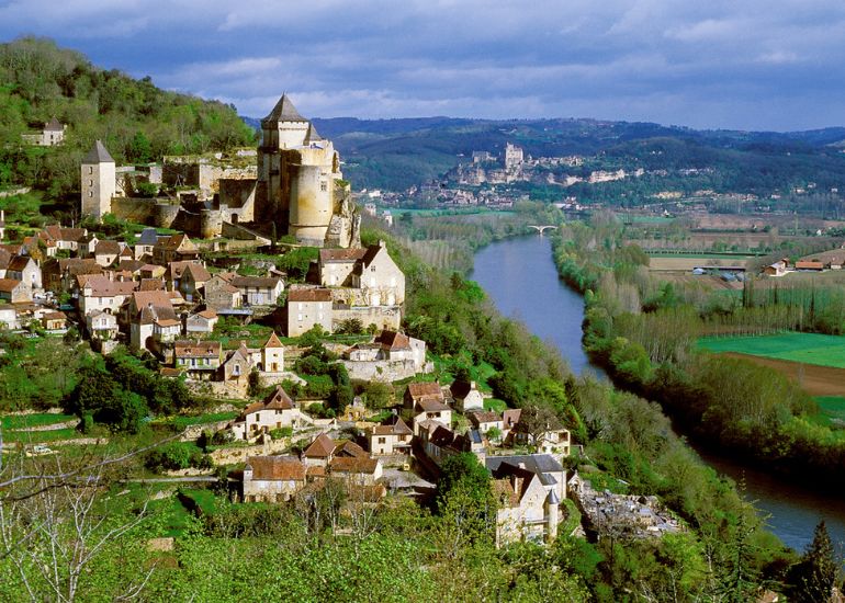 Téléphone direct de la société Découvrez la Vallée de la Dordogne : Un Voyage au Cœur de l’Histoire et de la Nature