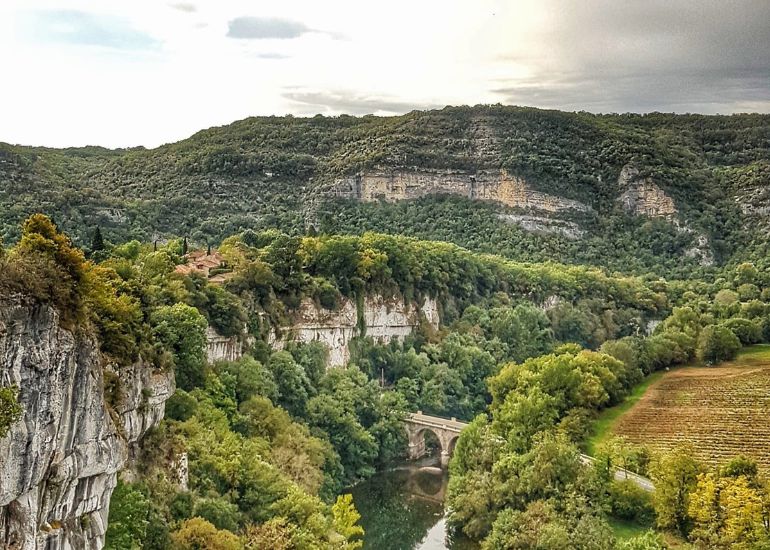 Appeler le service client de Gorges de l’Aveyron – Un Sanctuaire Naturel d’Exception en Occitanie