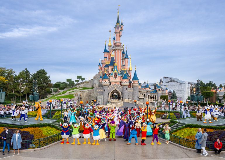 Disneyland Paris inaugure une première zone immersive dédiée au Roi Lion