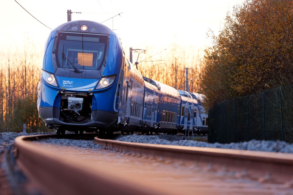 Télephone information entreprise  Une nouvelle entreprise ferroviaire accélère la libéralisation du réseau régional en France